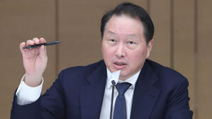 최태원, SK 인사에 "장강 앞물결은 뒷물결에 밀려가"