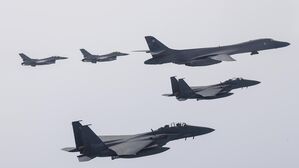 미 폭격기 B-1B, 한반도 전개해 7년 만에 JDAM 투하&hellip;대북 경고장