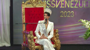 왕관 쓴 '엄마'&hellip;베네수엘라 미녀 대회 수상자 화제