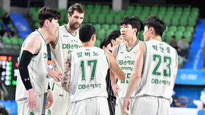 프로농구 선두 DB, 한국가스공사 꺾고 연패 탈출