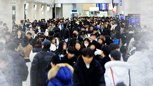 제주 폭설에 발 묶인 2만 명&hellip;내일까지 공항 혼잡할 듯