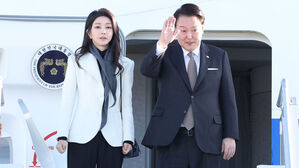 민주당 "윤 대통령, 전용기 탄다고 지지율 안 올라"