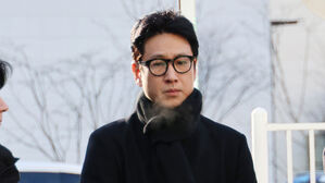 '마약 의혹' 이선균, 차에서 쓰러진 채 발견&hellip;112 신고 접수