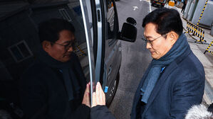 검찰, '돈 봉투' 송영길 구속 기소&hellip;"조직적 금권선거 최종 책임자"