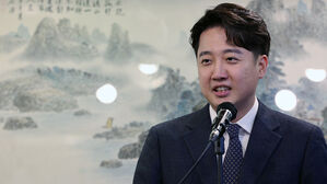 [속보] 이준석, 국민의힘 탈당&hellip;"보름달은 지고, 초승달은 차오른다"