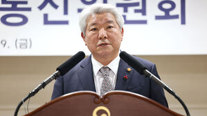 김홍일 " 소유&middot;광고 규제 등 시대에 뒤떨어진 제도 정비"