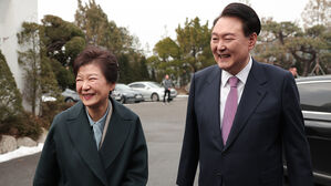 윤 대통령 , 박근혜 전 대통령과 관저서 오찬