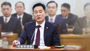 국방장관 "'독도 논란' 책임지고 사과"&hellip;내용 수정해 재발간