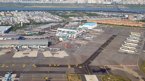 올해 김해공항 국제선 이용객 2.5명 중 1명은 일본 노선 승객