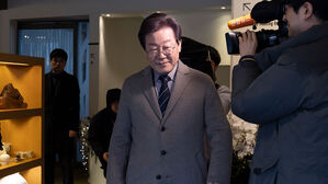 [속보] 이재명 "'대표직 사퇴 &middot; 통합 비대위' 요구 수용 어려워"