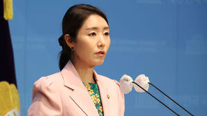 민주당 "윤 대통령, 박근혜 전 대통령 기억하십시오"