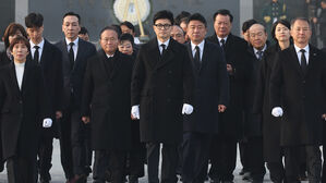 "동료 시민과 대한민국 미래 만들 것"&hellip;한동훈, 현충원 참배