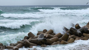북, 일본 강진으로 함북 해안에 "지진해일 특급경보"