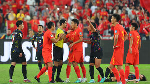 홍콩, 29년 만에 중국 축구 제압&hellip;중국은 퇴장만 3명