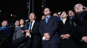 민주당 "이재명 수술 끝나&hellip;한 점 의혹 없이 수사해 진상 밝혀야"
