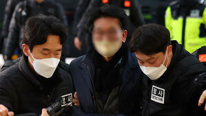 이재명 급습 피의자 동선 확인 중&hellip;곧 압수수색 영장 집행