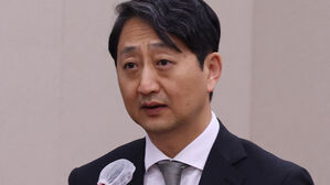 안덕근 산업장관 첫 행보로 자동차 수출항 찾아