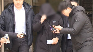 '롤스로이스남 마약 처방&middot;환자 성폭행' 의사, 법정서 혐의 인정