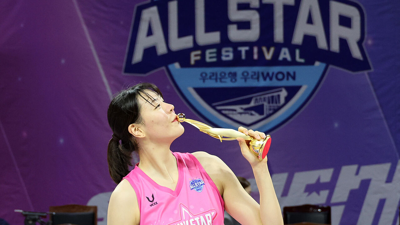 여자 프로농구 올스타전에서 MVP 차지한 핑크스타 박지수 (사진=연합뉴스)
