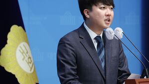 [영상] "KBS&middot;MBC&middot;EBS 낙하산 사장 임명 원천 봉쇄"&hellip;당원 4만 명 돌파한 이준석 신당 첫 정강정책 발표