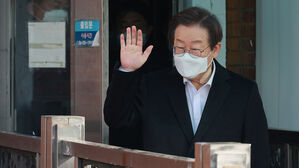 이재명 8일 만에 퇴원&hellip;"상대 죽여없애는 전쟁 같은 정치 종식해야"