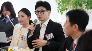 부산 간 한동훈 "긴급의료 특혜에 국민 분노&hellip;비난 않고 정책에 집중"