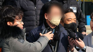 검찰, 이재명 습격범 살인미수 &middot; 선거법 위반 혐의 기소
