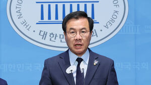 야당, 윤 대통령 재건축 완화 추진에 "포퓰리즘 폭주, 국민 삶 망가뜨려"