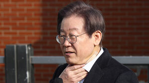 이재명 측 "당분간 재판 출석 어려워&hellip;말하기도 어려워해"