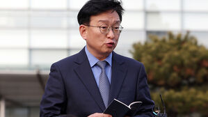 민주당 "대통령실 정치중립 위반&hellip;법적 조치 검토"