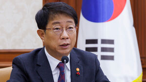 국토장관 "SOC 예산 65% 상반기 집행&hellip;철도&middot;도로에 9.9조 원"