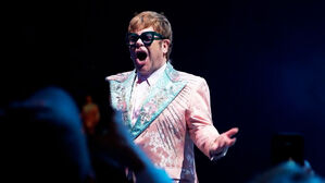 엘튼 존, 에미상 수상&hellip;'EGOT' 명예의 전당 이름 올려