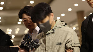 '46억 횡령' 해외도주 건보공단 팀장 송환&hellip;"수익금 환수 집중"