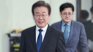 이재명, 피습 보름 만에 당무 복귀&hellip;"결코 죽지 않습니다"