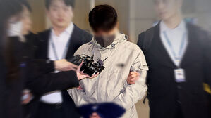 '46억 횡령 뒤 해외 도피' 건보공단 팀장 구속&hellip;"도주 우려"