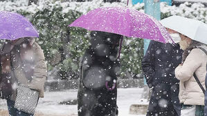 [날씨] 충청 이남 산발적인 비&hellip;영동 최고 15cm 폭설