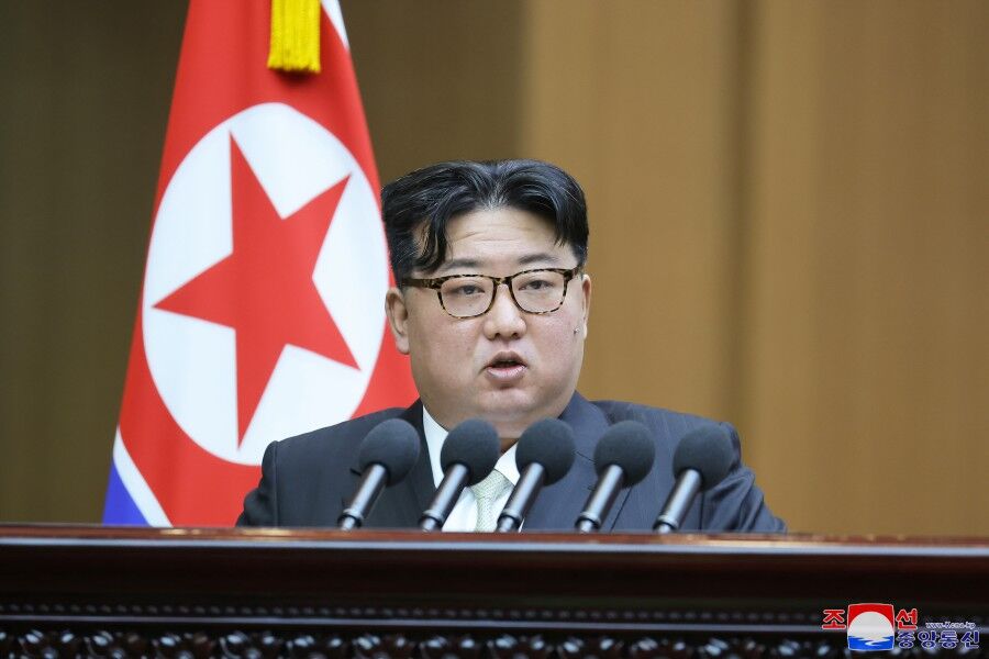 최고인민회의에서 시정연설 하는 김정은