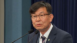 검찰, '통계 조작 의혹' 김상조 전 청와대 정책실장 소환 조사