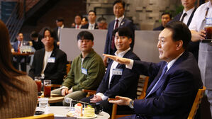 윤 대통령 "직무 수행 중 희생한 군 &middot; 경찰 충분히 지원할 것"