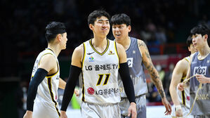 양홍석 20점&hellip;프로농구 LG, KCC 꺾고 '단독 3위'