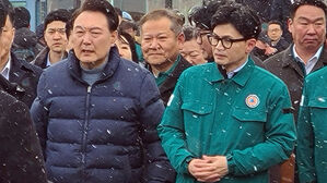 윤 대통령-한동훈 위원장, 서천시장 화재 현장 함께 점검