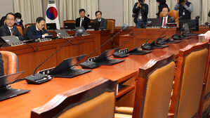 10여 분 만에 끝난 '강성희 강제퇴장 논란' 운영위&hellip;야당 항의