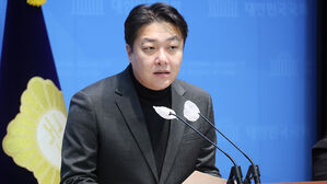 새로운선택 "노인 무임승차 지방 확대&hellip;법정노인연령 70세"