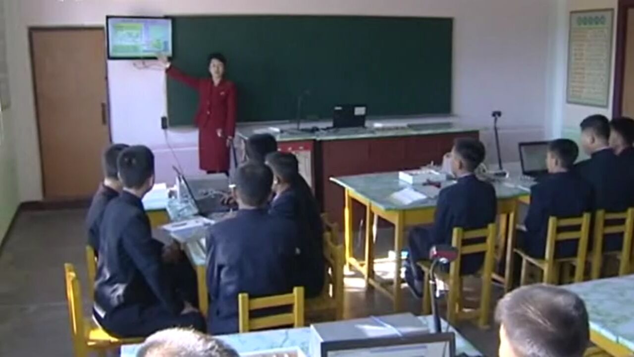 북한의 제1중학교 수업 모습