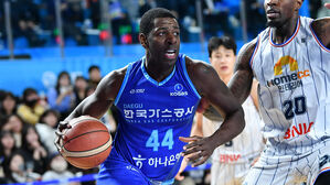 '니콜슨 36점' 한국가스공사, 연장 끝에 KCC 꺾고 공동 7위