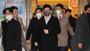 "배현진, '국민께 걱정 말라' 부탁"&hellip;병원 달려간 국힘 지도부