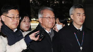 이탄희, '양승태 무죄'에 "양승태 수족들은 귀신 지시받았나"