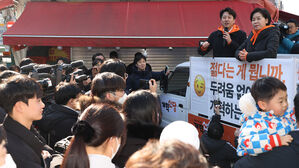 '트럭 타고 정책 홍보' 이준석-양향자, 서울 망원시장서 첫 공동 행보