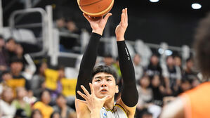 '마레이 부상 공백 없다'&hellip;프로농구 LG, kt 꺾고 공동 3위 도약
