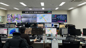 CCTV에 딱 걸렸다&hellip;송파구&middot;경찰, 보이스피싱 수거책 붙잡아